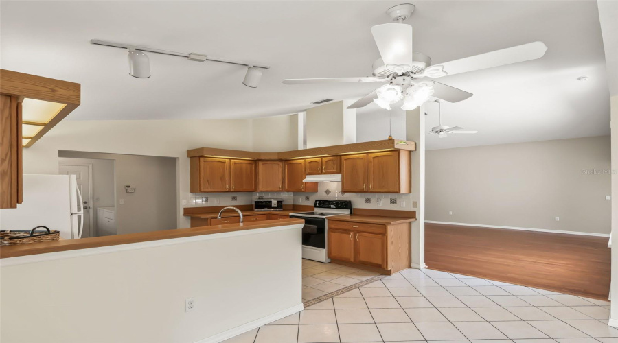 Ocala, Florida 34476, 3 Bedroom Bedrooms, ,2 Bathroombathrooms,Residential,For Sale,117Th Loop,0,Mfrg5113953