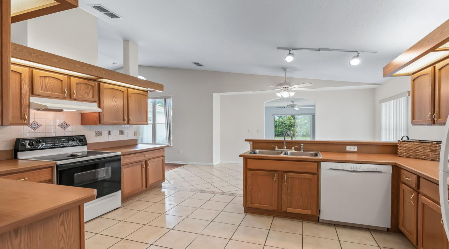 Ocala, Florida 34476, 3 Bedroom Bedrooms, ,2 Bathroombathrooms,Residential,For Sale,117Th Loop,0,Mfrg5113953