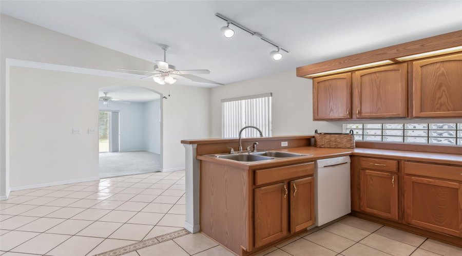 Ocala, Florida 34476, 3 Bedroom Bedrooms, ,2 Bathroombathrooms,Residential,For Sale,117Th Loop,0,Mfrg5113953