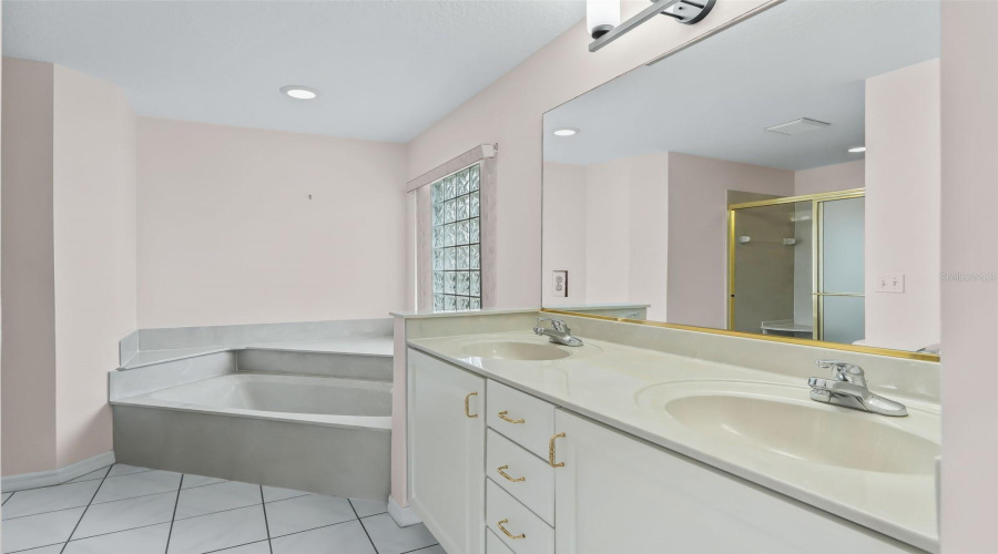Ocala, Florida 34476, 3 Bedroom Bedrooms, ,2 Bathroombathrooms,Residential,For Sale,117Th Loop,0,Mfrg5113953