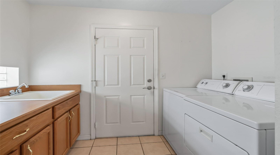 Ocala, Florida 34476, 3 Bedroom Bedrooms, ,2 Bathroombathrooms,Residential,For Sale,117Th Loop,0,Mfrg5113953
