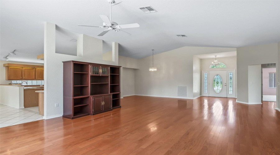 Ocala, Florida 34476, 3 Bedroom Bedrooms, ,2 Bathroombathrooms,Residential,For Sale,117Th Loop,0,Mfrg5113953