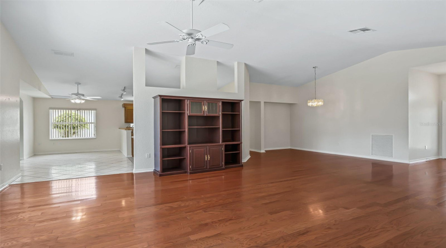 Ocala, Florida 34476, 3 Bedroom Bedrooms, ,2 Bathroombathrooms,Residential,For Sale,117Th Loop,0,Mfrg5113953