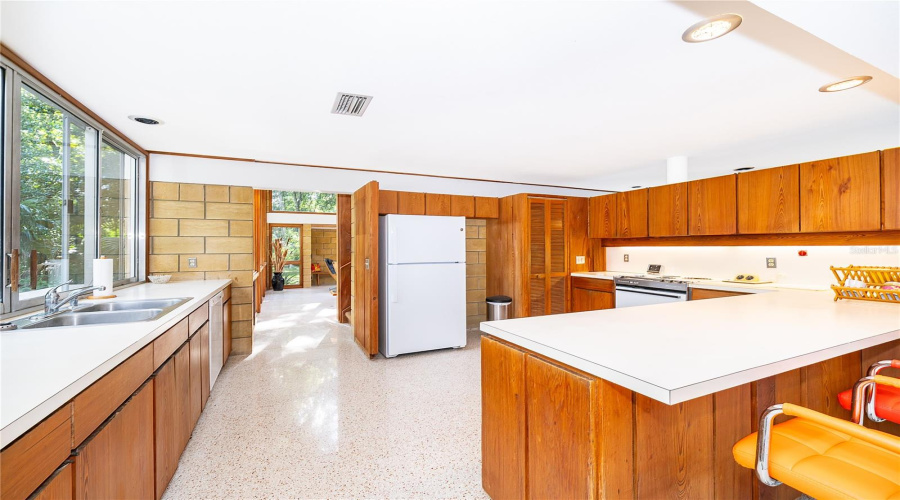 Oviedo, Florida 32765, 2 Bedroom Bedrooms, ,2 Bathroombathrooms,Residential,For Sale,Maple,0,Mfro6436712