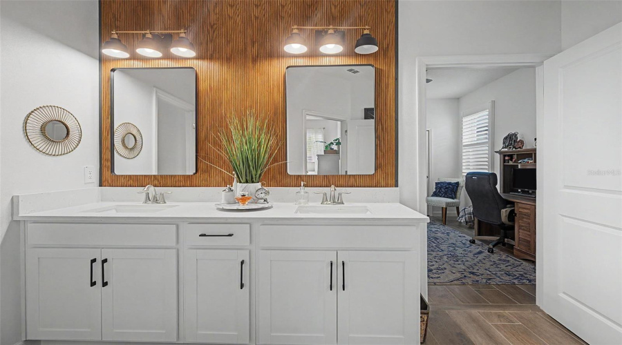 Updated Primary En-Suite Bath