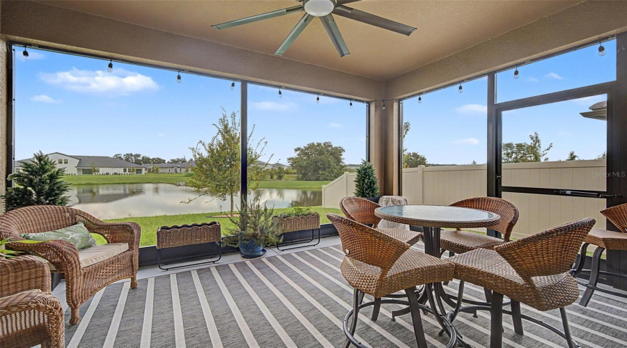 Large Screened Lanai Overlooking The Pond
