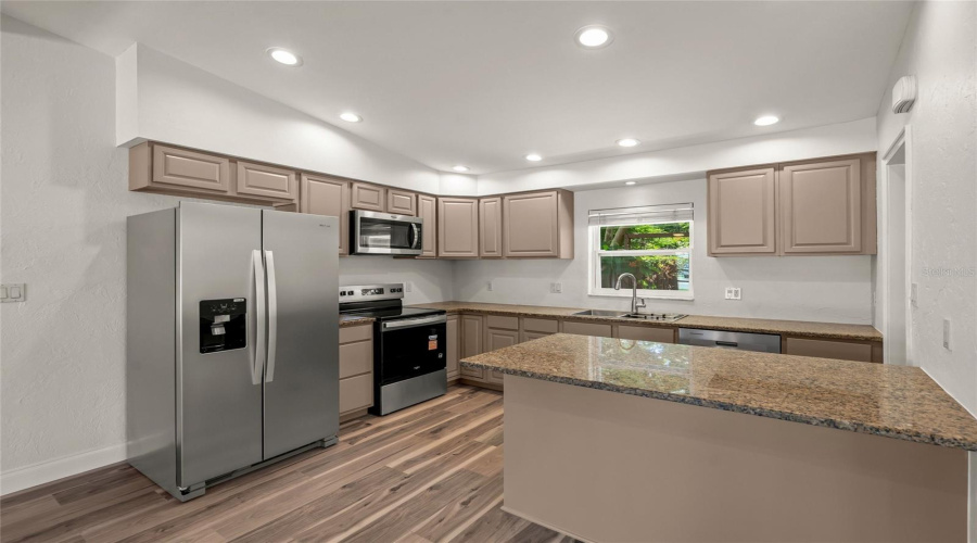 Sarasota, Florida 34235, 3 Bedroom Bedrooms, ,2 Bathroombathrooms,Residential,For Sale,Ingot,0,Mfrr4911822