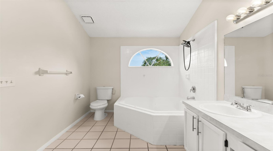 Apopka, Florida 32703, 3 Bedroom Bedrooms, ,2 Bathroombathrooms,Residential,For Sale,Lancaster,0,Mfro6435850