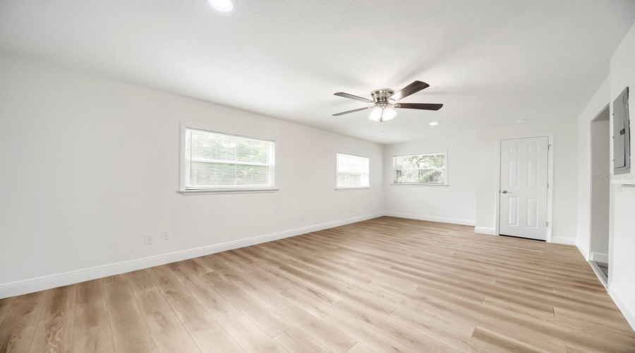 Sanford, Florida 32771, 3 Bedroom Bedrooms, ,1 Bathroombathrooms,Residential,For Sale,Hays,0,Mfrtb8521395