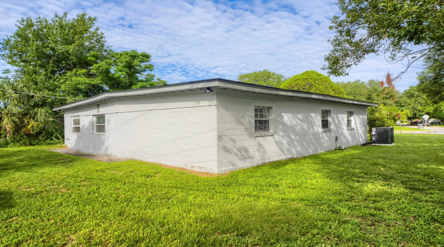 Sanford, Florida 32771, 3 Bedroom Bedrooms, ,1 Bathroombathrooms,Residential,For Sale,Hays,0,Mfrtb8521395