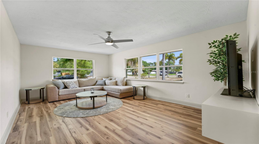 St Petersburg, Florida 33710, 3 Bedroom Bedrooms, ,2 Bathroombathrooms,Residential,For Sale,11Th,0,Mfrtb8490160