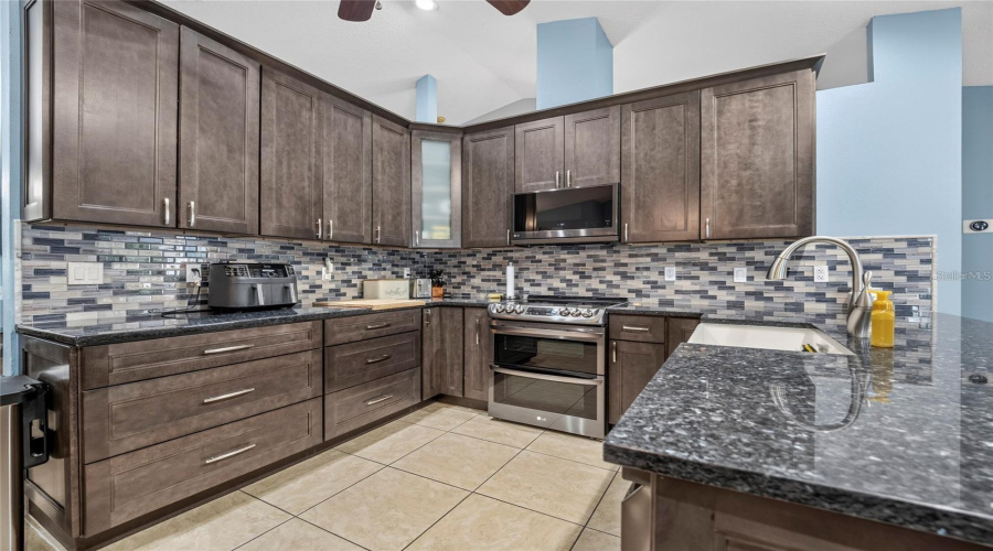 Bradenton, Florida 34212, 4 Bedroom Bedrooms, ,3 Bathroombathrooms,Residential,For Sale,Woodview,0,Mfra4704232