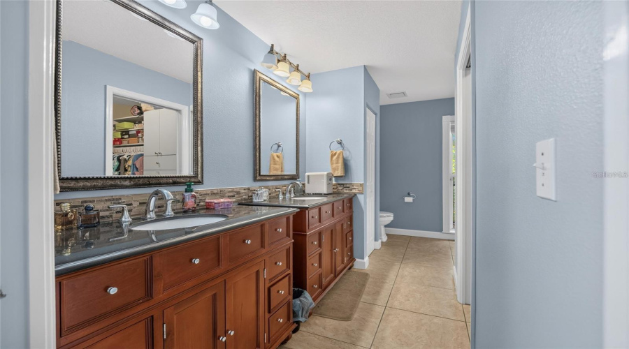 Bradenton, Florida 34212, 4 Bedroom Bedrooms, ,3 Bathroombathrooms,Residential,For Sale,Woodview,0,Mfra4704232