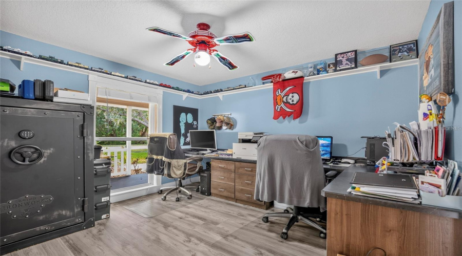 Bradenton, Florida 34212, 4 Bedroom Bedrooms, ,3 Bathroombathrooms,Residential,For Sale,Woodview,0,Mfra4704232
