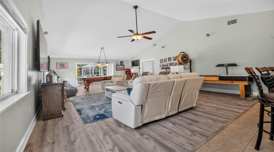 Bradenton, Florida 34212, 4 Bedroom Bedrooms, ,3 Bathroombathrooms,Residential,For Sale,Woodview,0,Mfra4704232