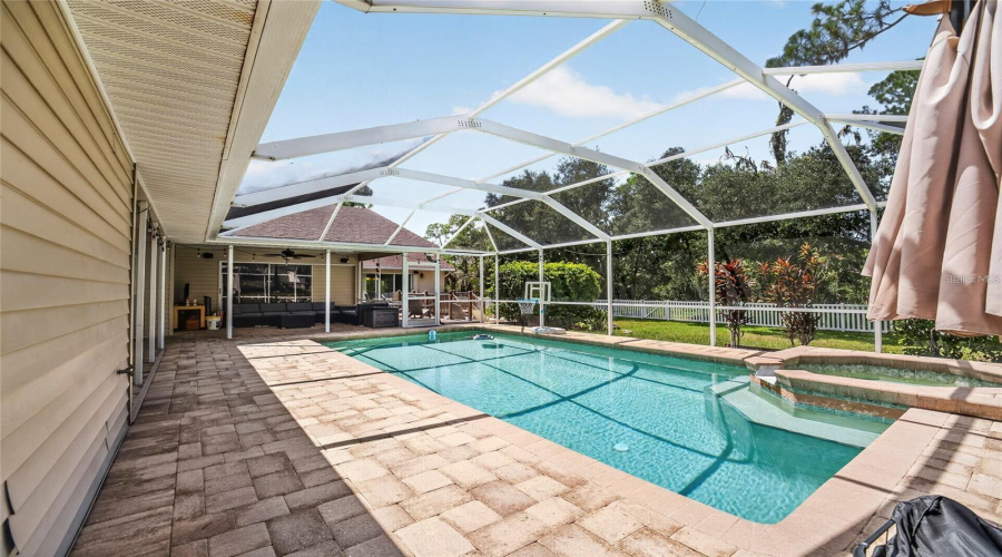Bradenton, Florida 34212, 4 Bedroom Bedrooms, ,3 Bathroombathrooms,Residential,For Sale,Woodview,0,Mfra4704232