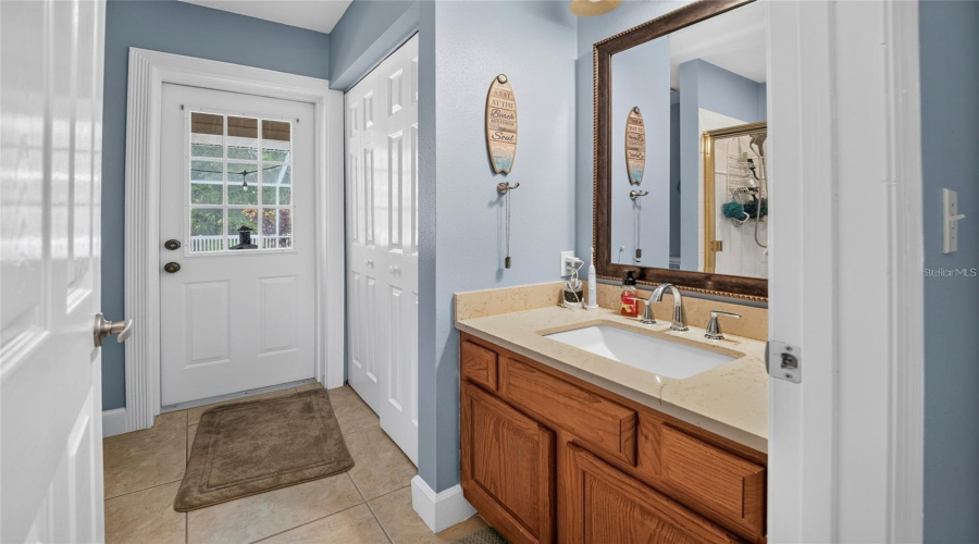 Bradenton, Florida 34212, 4 Bedroom Bedrooms, ,3 Bathroombathrooms,Residential,For Sale,Woodview,0,Mfra4704232