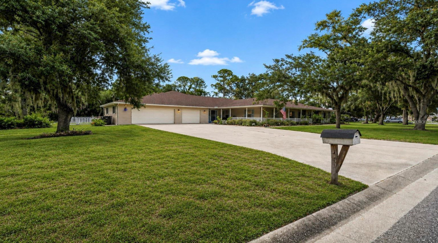Bradenton, Florida 34212, 4 Bedroom Bedrooms, ,3 Bathroombathrooms,Residential,For Sale,Woodview,0,Mfra4704232