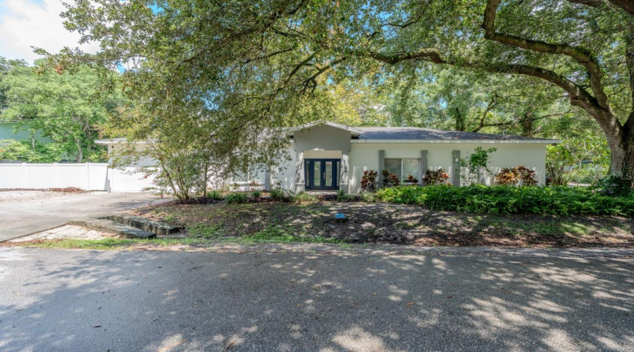 Tampa, Florida 33617, 5 Bedroom Bedrooms, ,3 Bathroombathrooms,Residential,For Sale,Chilkoot,0,Mfra4704231