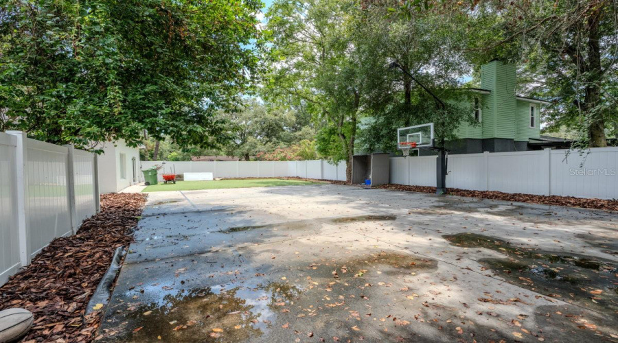Tampa, Florida 33617, 5 Bedroom Bedrooms, ,3 Bathroombathrooms,Residential,For Sale,Chilkoot,0,Mfra4704231