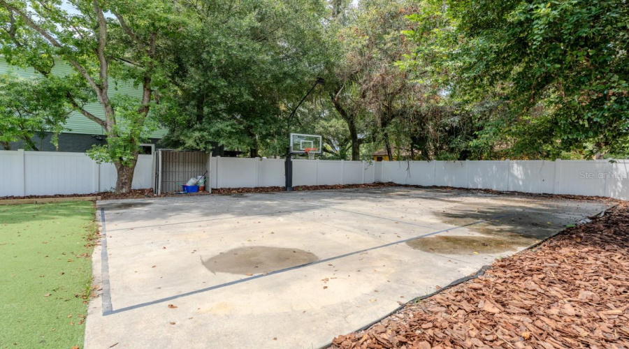 Tampa, Florida 33617, 5 Bedroom Bedrooms, ,3 Bathroombathrooms,Residential,For Sale,Chilkoot,0,Mfra4704231
