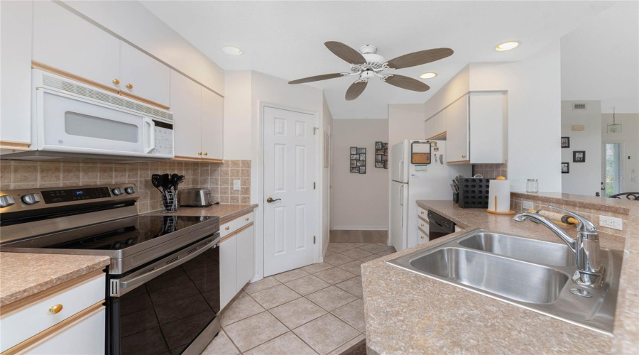 Port Charlotte, Florida 33953, 2 Bedroom Bedrooms, ,2 Bathroombathrooms,Residential,For Sale,Willow Glen,0,Mfrd6148528
