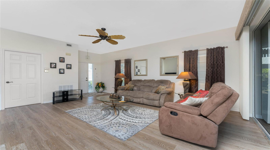 Port Charlotte, Florida 33953, 2 Bedroom Bedrooms, ,2 Bathroombathrooms,Residential,For Sale,Willow Glen,0,Mfrd6148528