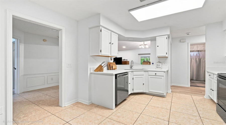 Valrico, Florida 33596, 3 Bedroom Bedrooms, ,2 Bathroombathrooms,Residential,For Sale,Hardwood,0,Mfrtb8526886