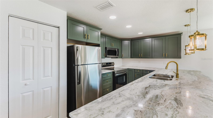 Englewood, Florida 34224, 3 Bedroom Bedrooms, ,2 Bathroombathrooms,Residential,For Sale,Spinnaker,0,Mfra4684449