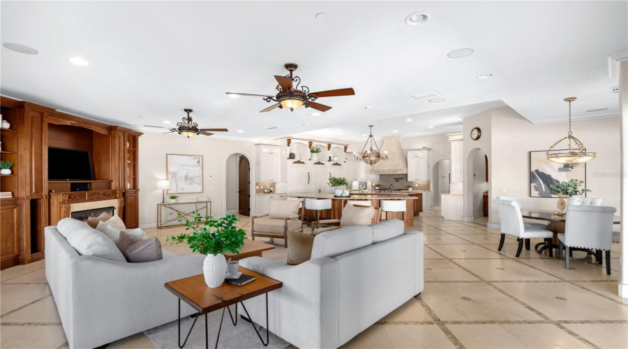 Sophisticated Open-Concept Living Connects The Family Room And Chef'S Kitchen, An Impressive Setting For Both Intimate Gatherings And Grand-Scale Entertaining.