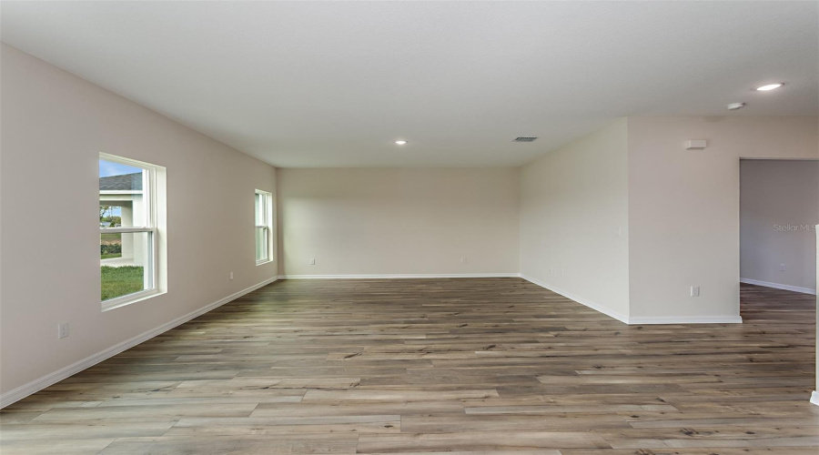 Zephyrhills, Florida 33541, 5 Bedroom Bedrooms, ,3 Bathroombathrooms,Residential,For Sale,Thornhedge,0,Mfrtb8543046