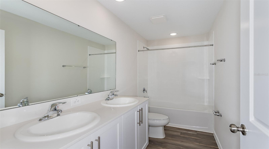Zephyrhills, Florida 33541, 5 Bedroom Bedrooms, ,3 Bathroombathrooms,Residential,For Sale,Thornhedge,0,Mfrtb8543046