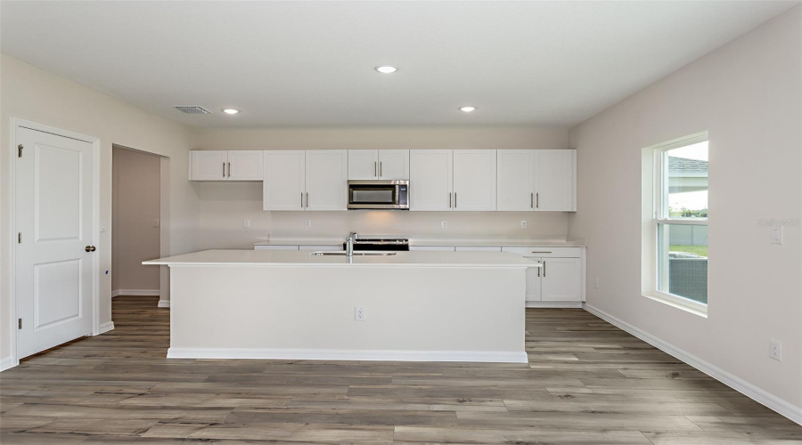Zephyrhills, Florida 33541, 5 Bedroom Bedrooms, ,3 Bathroombathrooms,Residential,For Sale,Thornhedge,0,Mfrtb8543046