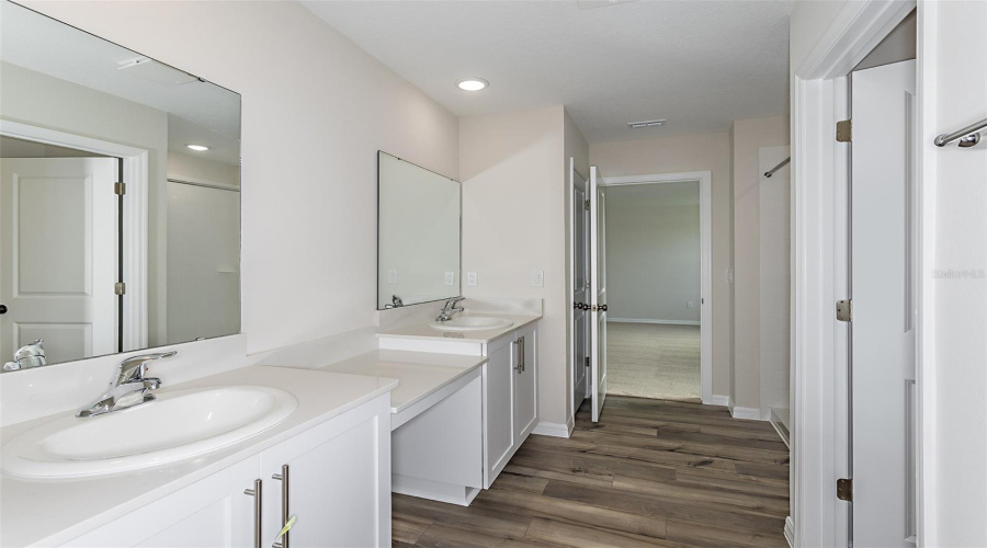 Zephyrhills, Florida 33541, 5 Bedroom Bedrooms, ,3 Bathroombathrooms,Residential,For Sale,Thornhedge,0,Mfrtb8543046