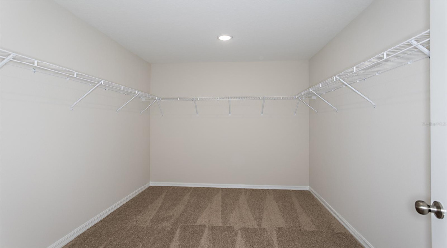 Zephyrhills, Florida 33541, 5 Bedroom Bedrooms, ,3 Bathroombathrooms,Residential,For Sale,Thornhedge,0,Mfrtb8543046