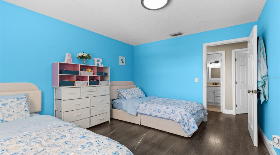 Tampa, Florida 33625, 5 Bedroom Bedrooms, ,5 Bathroombathrooms,Residential,For Sale,Pentail,0,Mfrtb8541603