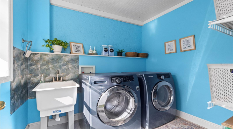 Tampa, Florida 33625, 5 Bedroom Bedrooms, ,5 Bathroombathrooms,Residential,For Sale,Pentail,0,Mfrtb8541603