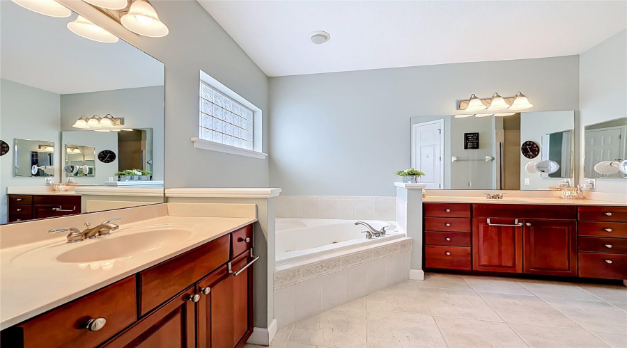 Eustis, Florida 32736, 4 Bedroom Bedrooms, ,3 Bathroombathrooms,Residential,For Sale,Spring Oak,0,Mfrg5113555