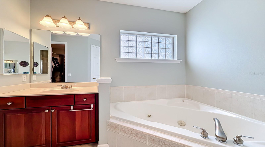 Eustis, Florida 32736, 4 Bedroom Bedrooms, ,3 Bathroombathrooms,Residential,For Sale,Spring Oak,0,Mfrg5113555