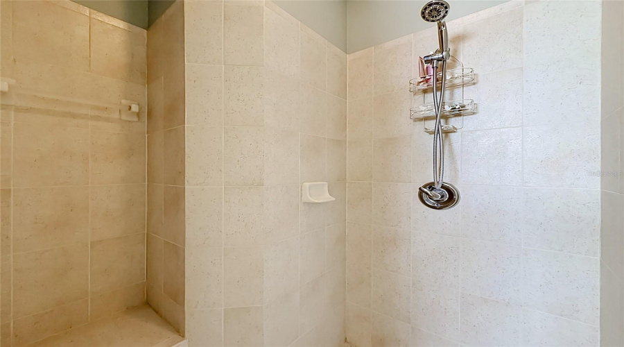 Eustis, Florida 32736, 4 Bedroom Bedrooms, ,3 Bathroombathrooms,Residential,For Sale,Spring Oak,0,Mfrg5113555