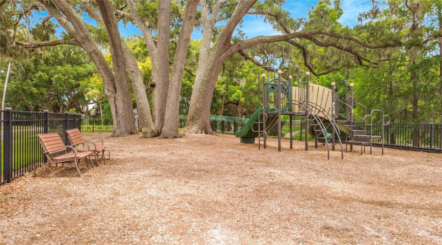 Eustis, Florida 32736, 4 Bedroom Bedrooms, ,3 Bathroombathrooms,Residential,For Sale,Spring Oak,0,Mfrg5113555