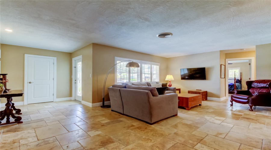 St Petersburg, Florida 33703, 3 Bedroom Bedrooms, ,2 Bathroombathrooms,Residential,For Sale,14Th,0,Mfrtb8510742