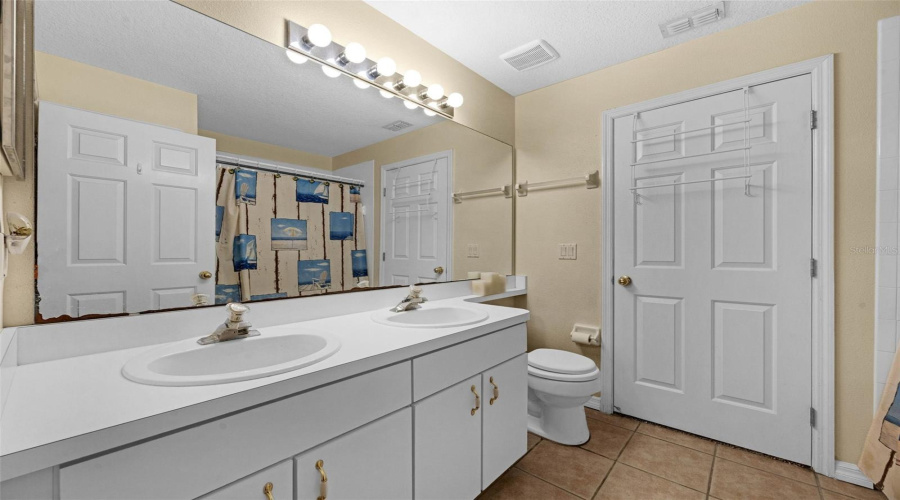 Orlando, Florida 32837, 4 Bedroom Bedrooms, ,2 Bathroombathrooms,Residential,For Sale,Jetton,0,Mfro6417983