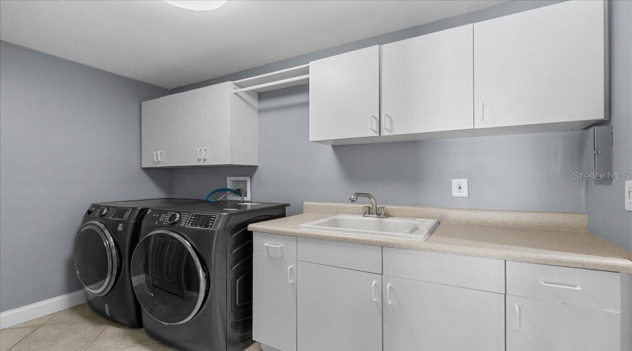 Apopka, Florida 32712, 4 Bedroom Bedrooms, ,3 Bathroombathrooms,Residential,For Sale,Ponkan,0,Mfro6418842