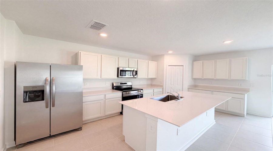 Eagle Lake, Florida 33839, 5 Bedroom Bedrooms, ,2 Bathroombathrooms,Residential,For Sale,Lasso,0,Mfro6433597