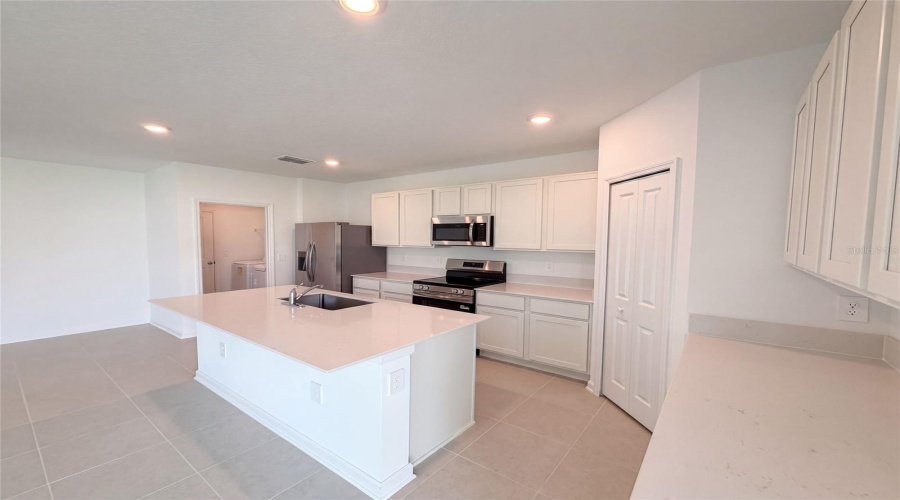 Eagle Lake, Florida 33839, 5 Bedroom Bedrooms, ,2 Bathroombathrooms,Residential,For Sale,Lasso,0,Mfro6433597