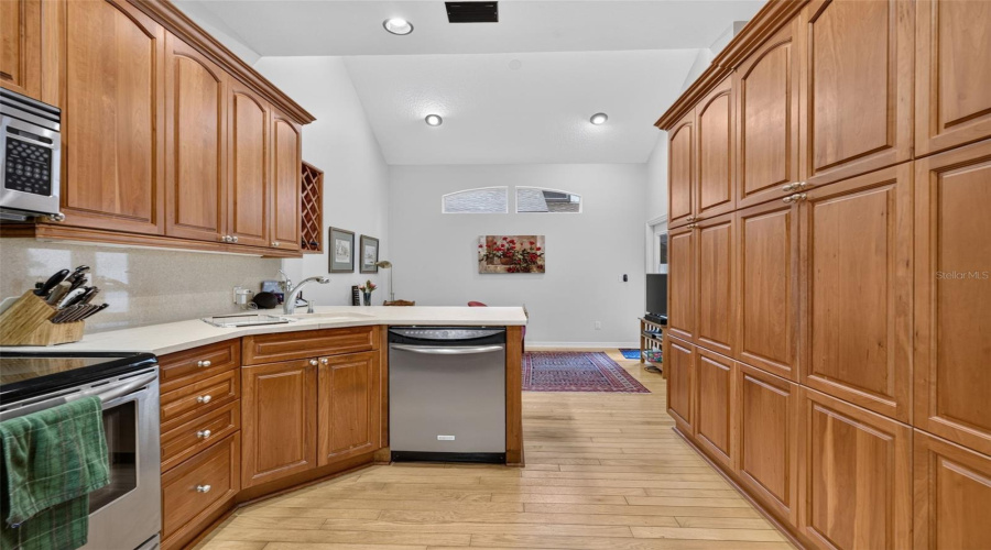 Winter Park, Florida 32789, 3 Bedroom Bedrooms, ,2 Bathroombathrooms,Residential,For Sale,Huntington,0,Mfro6434796