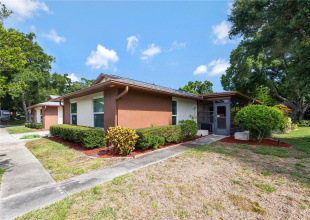 Welcome Home!! Villa with an attached garage.