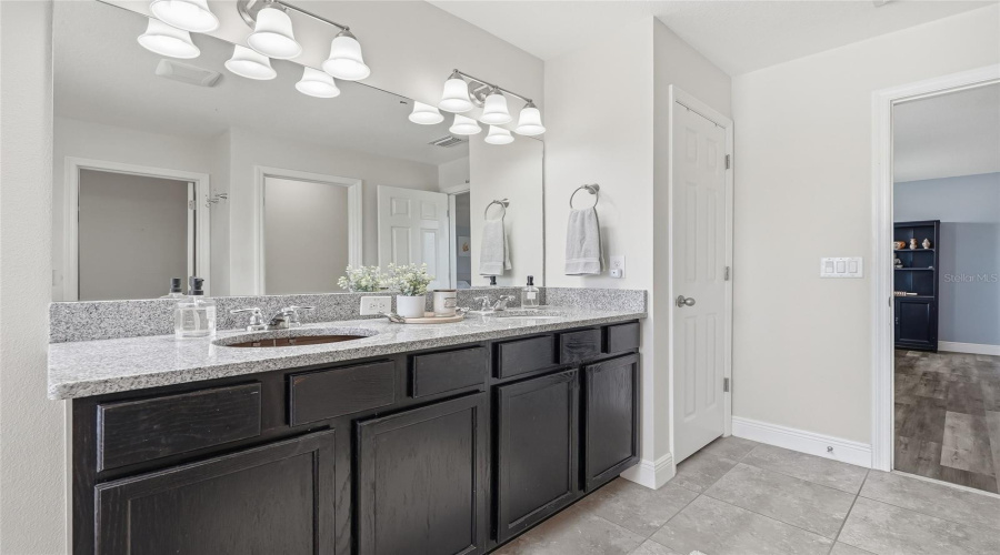 Ruskin, Florida 33573, 4 Bedroom Bedrooms, ,2 Bathroombathrooms,Residential,For Sale,Newminster,0,Mfrtb8537632