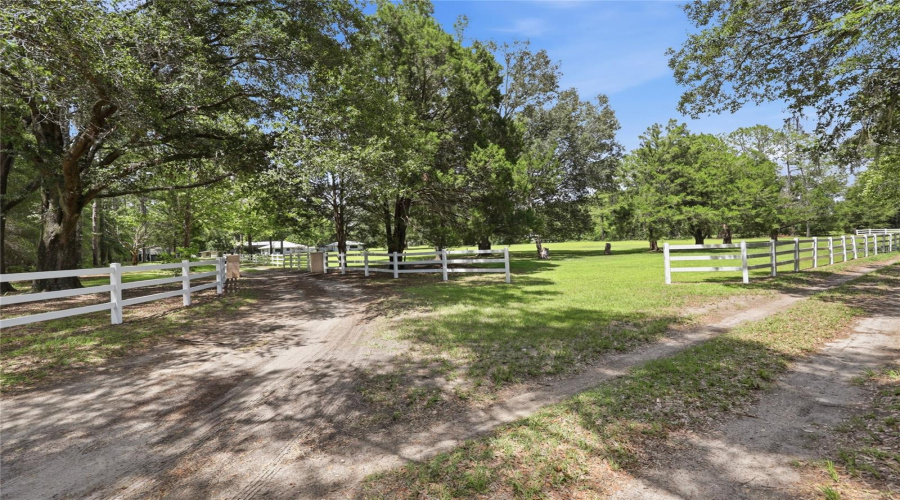Newberry, Florida 32669, 3 Bedroom Bedrooms, ,3 Bathroombathrooms,Residential,For Sale,40Th,0,Mfrgc541452
